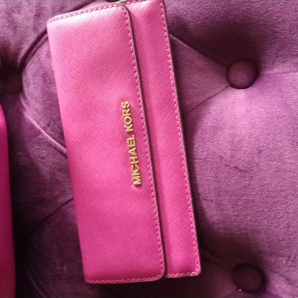 Michael Kors Fuschia Wallet
